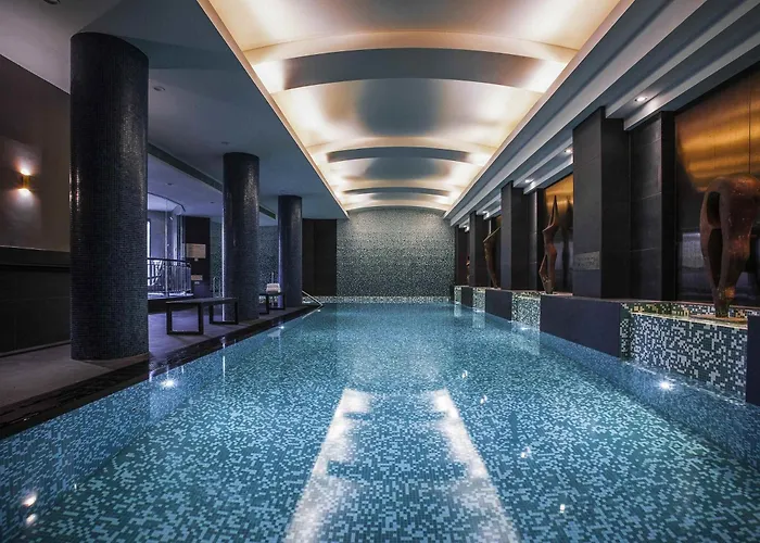 Pet Friendly hotel: Quay West Suites Melbourne