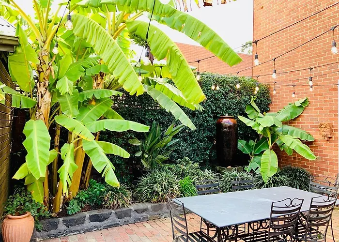 Private Villa: 94 Highett - 5 Bedroom, 3 Car Parks - Luxury House